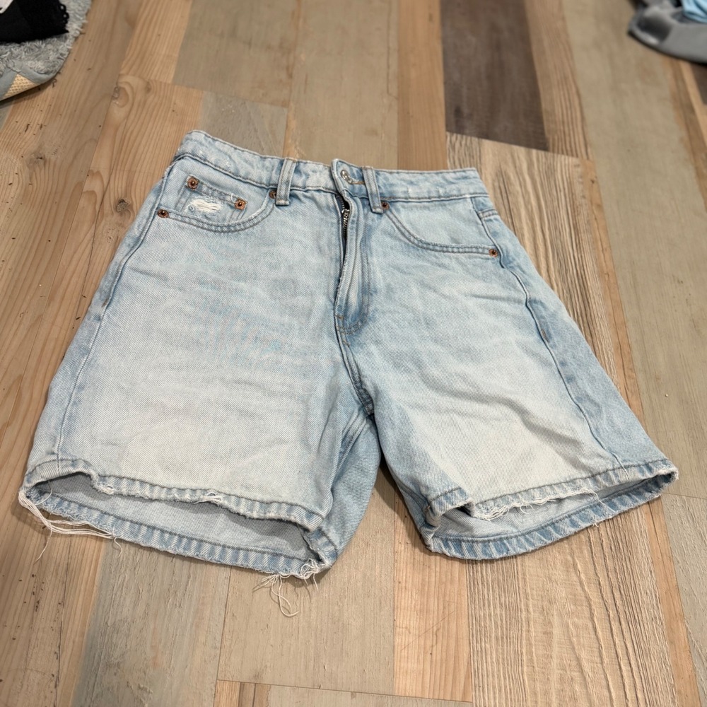 Zara Denim Bermuda Shorts Size 2 Light Wash High Waisted Raw Hem Distressed